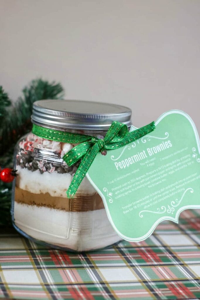 Christmas Peppermint Brownie Mix in a Mason Jar Gift by Confessions of an Overworked Mom